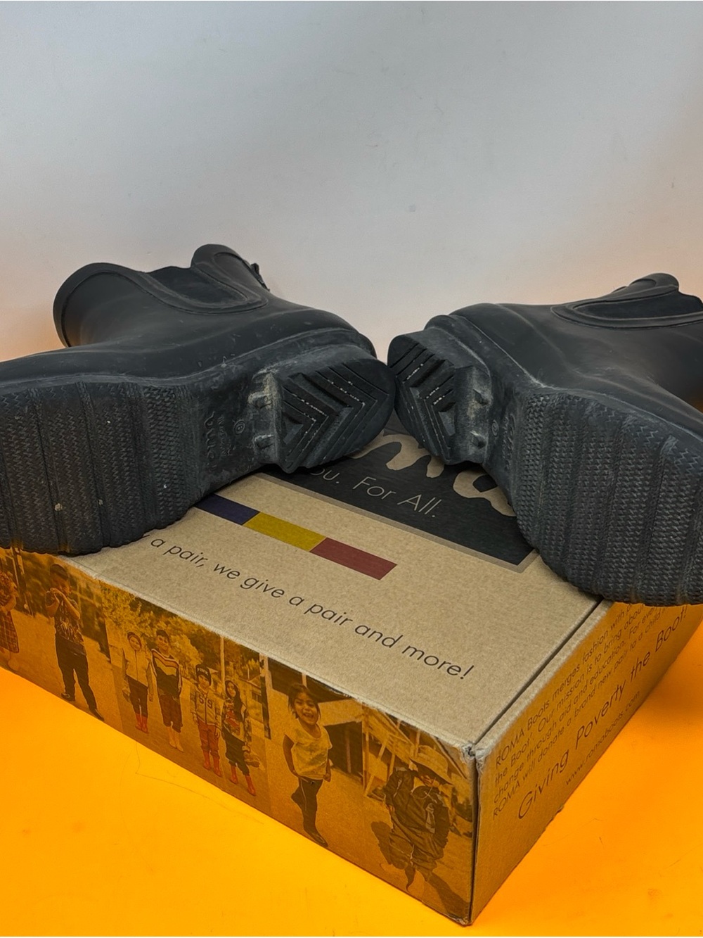 Sz 9 Roma Black Women's Chelsea Rain Ankle Boots used need cleaning 🧽 - Picture 11 of 17